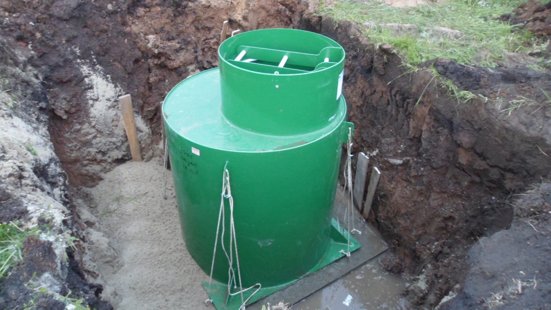 Установка пластикового кессона | Обустройство скважин на воду в  Нижегородской области