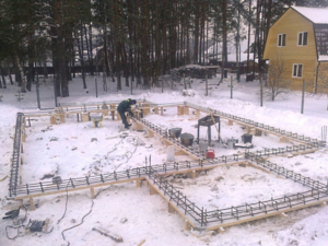 строительство фундамента дома зимой